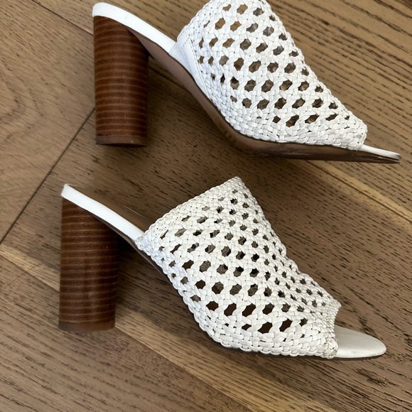 White heeled sandals with laser cut out design - Picture 2 of 5